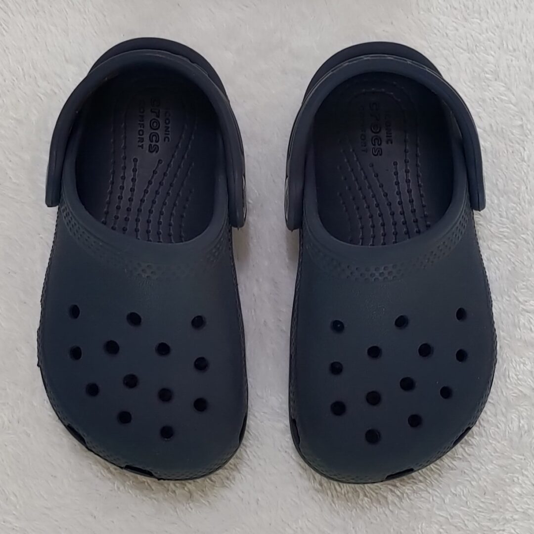 Crocs ▪︎ Tam C8 (equivale ao 24)